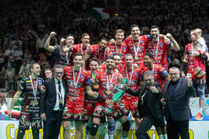 La Sir Susa Vim Perugia festeggia la vittoria della Del Monte Coppa Italia