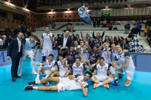 I giocatori di Siena esultano a fine partita