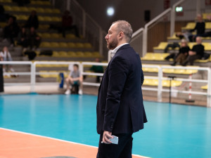 head coach Cant&ugrave;