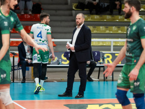 head coach Cant&ugrave;