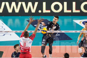 Grozdanov attacca