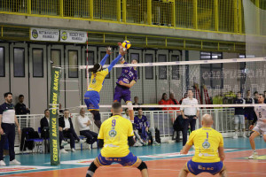 Daniele Albergati in attacco, Ntotila a muro