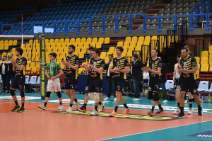 La Wimore Salsomaggiore entra in campo e saluta il pubblico