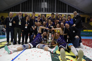 I festeggiamenti della OmiFer Palmi dopo la conquista della Del Monte® Coppa Italia Serie A3