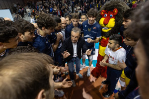 Bonitta con la squadra a fine partita