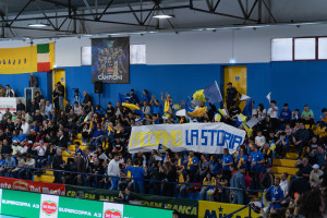 I tifosi al Palasport 'Mimmo Surace'