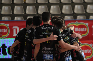 Cucine Lube Civitanova esulta dopo la vittoria contro Consar Ravenna