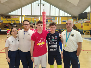 I Capitani di Consar Ravenna e Puliservice Acqua S.Bernardo Cuneo insieme agli arbitri