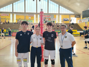 I Capitani di Itas Trentino e Kioene Padova insieme agli arbitri