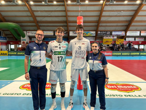 I Capitani di Kioene Padova e Consar Ravenna insieme agli arbitri dell'incontro