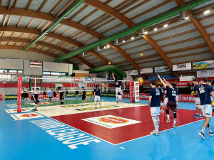 Il riscaldamento prima di Itas Trentino - Cisterna Volley