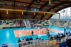 Palazzetto e squadre in campo