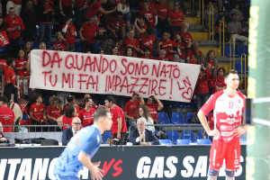 Striscione per il compleanno di Lube nel Cuore