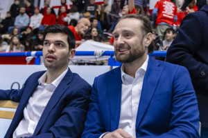 Mister Zingoni e Mister Mattiroli in panchina durante il riscaldamento