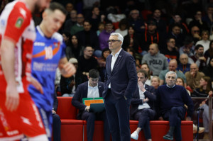 Anastasi osserva il match