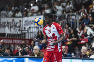 Gueye prima di battere