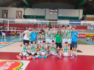 Romeo Sorrento esulta dopo la vittoria contro Cucine Lube Civitanova