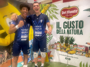 Taiwo e Khotsevych festeggiano la vittoria contro Trento