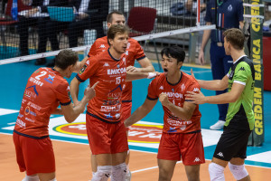 I giocatori di Taranto esultano a fine partita