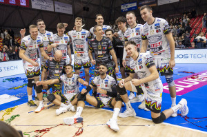 Foto di squadra Perugia, vittoria a fine partita.