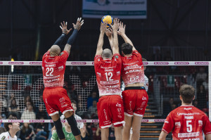 Muro a tre di Piacenza con Galassi, Bovolenta e Gutierrez. 