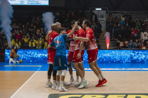 Esultanza finale e di gruppo per i giocatori di Piacenza.