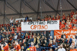 Messaggio della tifoseria di Piacenza per il Capitano Simon. 