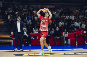 Alzata in palleggio per Alessandro Bovolenta. 
