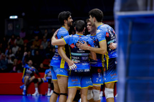 Il gruppo dopo il punto di Yuasa Battery Grottazzolina. 