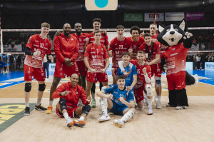 Foto vittoria finale, Gas Sales Bluenergy Piacenza vince per 3 a 0 contro la Yuasa Battery Grottazzolina.