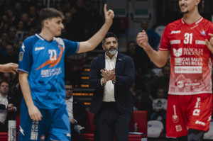 Dante Boninfante sprona la sua squadra.