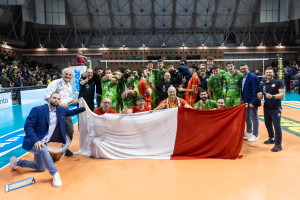 I giocatori di Macerata festeggiano a fine partita