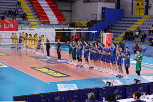 Squadre schierate per i saluti 