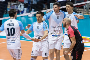 I giocatori di Aversda festeggiano 
