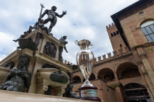 La Coppa Italia sulla fontana del Nettuno