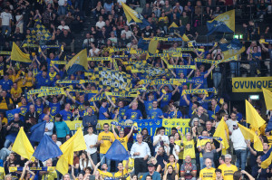La tifoseria di Rana Verona all'Unipol Arena