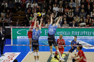 Attacco Alessandro Bovolenta. 