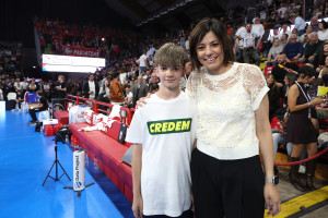 Nicole Galimberti, Responsabile Sponsorizzazioni Credem Banca, insieme al giovane Nathan