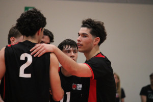 Dionigi carica i suoi compagni di squadra