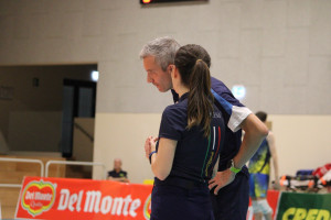 Il 2° arbitro a colloquio con Conci