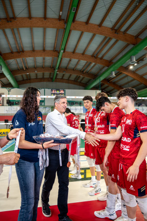 Fabio Fistetto (AD Legavolley) si congratula con Ravenna