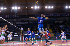 Attacco dello schiacciatore Matteo Paoletti - GoldenPlast Potenza Picena
