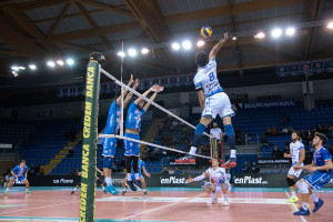 Attacco dello schiacciatore Stefano Gozzo - GoldenPlast Potenza Picena