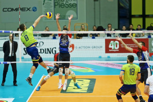 N'Gapeth schiacciata