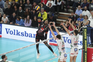 Leal in attacco