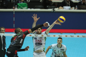 Leal piega le mani a Vettori