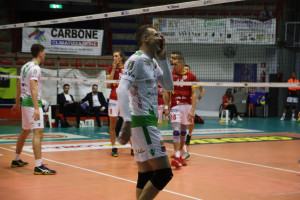 Casoli parla con l'arbitro