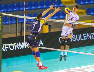 Attacco dello schiacciatore Stefano Ferri - GoldenPlast Potenza Picena