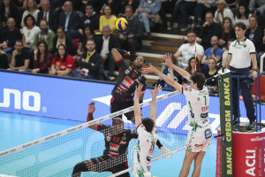 Leal in attacco