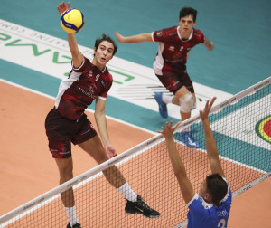 Simoni in attacco